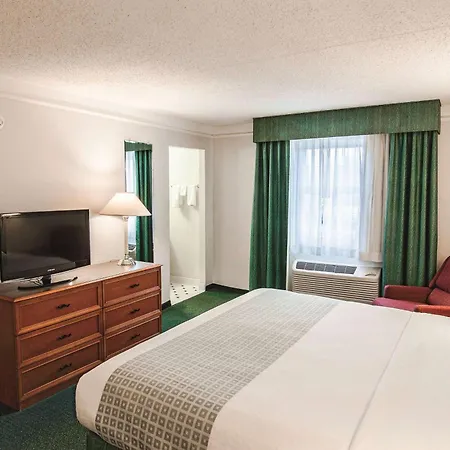 La Quinta Inn By Wyndham Indianapolis Airport Lynhurst Exterior foto