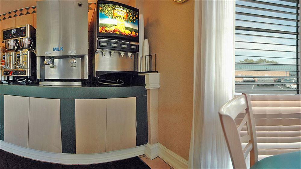 La Quinta By Wyndham Airport Lynhurst Hotel
