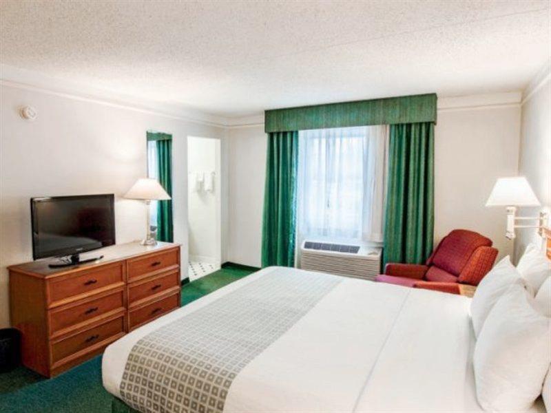 Hotel La Quinta By Wyndham Airport Lynhurst 3*